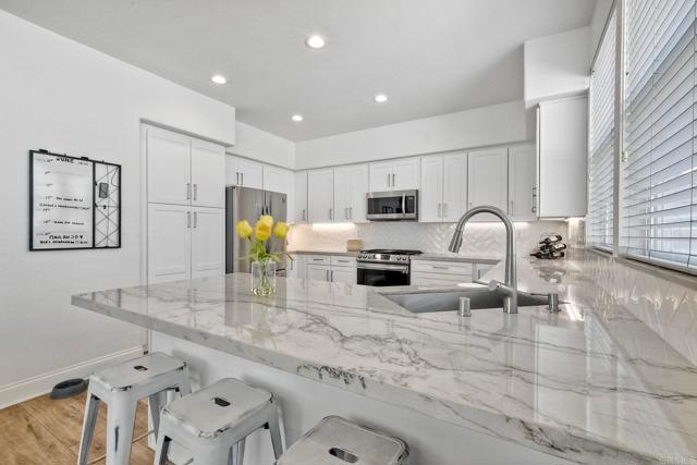 Detail Gallery Image 7 of 29 For 6586 Daylily Dr, Carlsbad,  CA 92011 - 3 Beds | 2/1 Baths