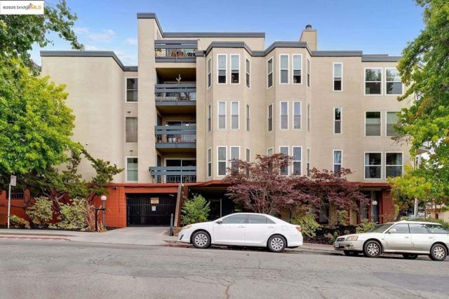 500 Vernon ST, Oakland CA: https://media.crmls.org/mediaz/d92a0177-292d-4968-9566-72ee6c891787.jpg