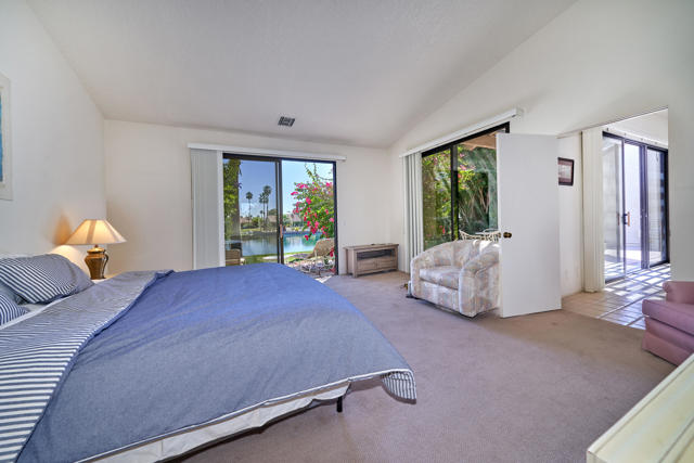 10317 Sunningdale Drive, Rancho Mirage CA: https://media.crmls.org/mediaz/d92a21ae-df8e-4541-aa2b-ac101dbcb886.jpg