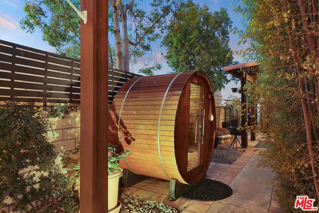 1786 Blossom Court, Thousand Oaks CA: https://media.crmls.org/mediaz/d92a41f8-2756-4225-83c3-d221d2381d5c.jpg