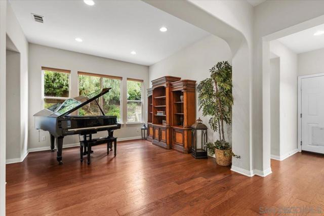 3180 Ridgeline Place, Escondido CA: https://media.crmls.org/mediaz/d92a8985-0278-4ffe-b3b5-c28a2ff242db.jpg