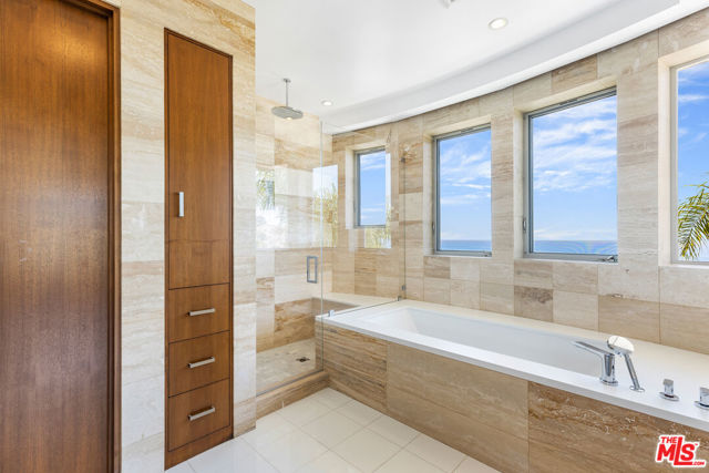 200 ARNO Way, Pacific Palisades CA: https://media.crmls.org/mediaz/d92b045b-e952-4e08-9dab-a5d30dd4232d.jpg