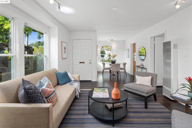 209 Behrens St, El Cerrito CA: https://media.crmls.org/mediaz/d92b752a-e24d-41a7-afea-c0a8a2721f29.jpg