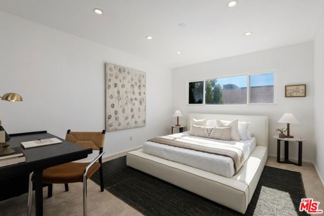 949 N Kings Road, West Hollywood CA: https://media.crmls.org/mediaz/d92c1400-e2b5-48d8-8603-db062c1b38f8.jpg