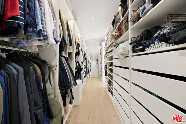 8583 Skyline Drive, Los Angeles CA: https://media.crmls.org/mediaz/d92c3ce8-6f29-4b7f-80ce-193509e72ef1.jpg