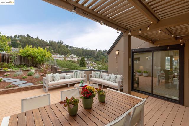 6475 Swainland Rd, Oakland CA: https://media.crmls.org/mediaz/d92c408f-de13-49c1-9bd6-c6ef01a14794.jpg