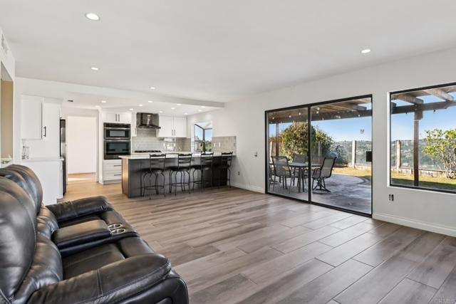 Detail Gallery Image 11 of 42 For 927 Rawhide Ct, Bonita,  CA 91902 - 4 Beds | 2 Baths