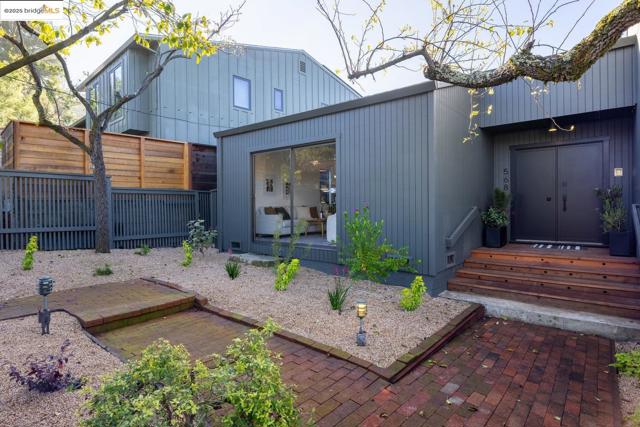 568 Vistamont Ave, Berkeley CA: https://media.crmls.org/mediaz/d92ce164-0c02-470f-873c-026e3a85c8d0.jpg