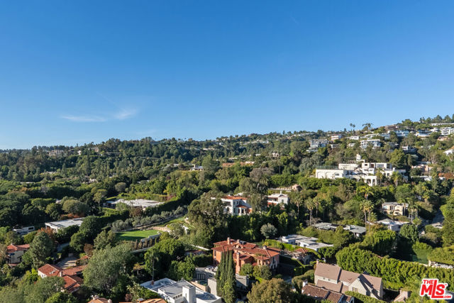 9255 Doheny Road, West Hollywood CA: https://media.crmls.org/mediaz/d92d0a93-526b-4447-b59d-5fb09c5468b0.jpg
