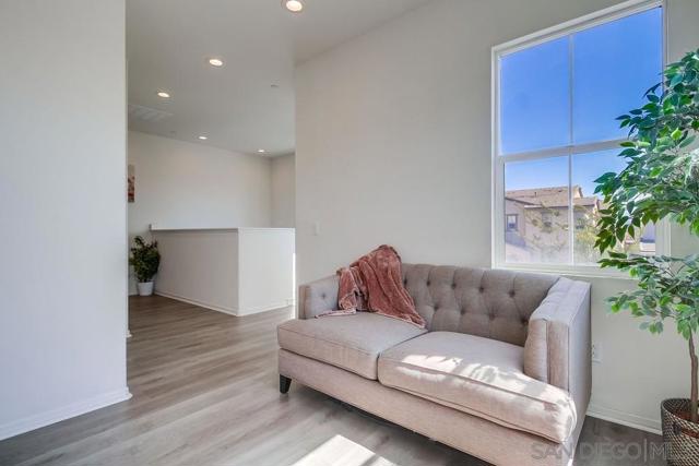 1225 Camino Avalon, Chula Vista CA: https://media.crmls.org/mediaz/d92d1029-4d1c-4e7c-8d65-3f8748b02302.jpg