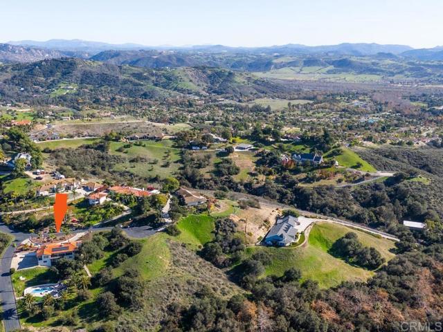 2230 Calle Dos Lomas, Fallbrook CA: https://media.crmls.org/mediaz/d92d543e-aba1-4dfb-afd7-047173828bb8.jpg
