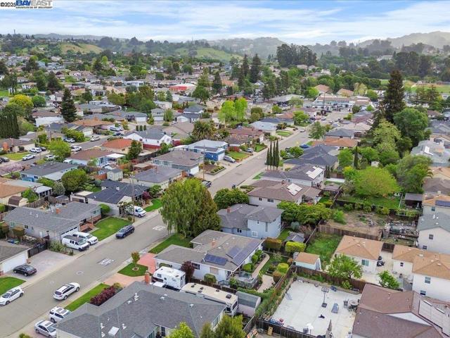 4311 Circle Ave, Castro Valley CA: https://media.crmls.org/mediaz/d92d721b-ce93-4b41-9247-256975d80fd1.jpg