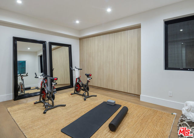 1530 N Beverly Drive, Beverly Hills CA: https://media.crmls.org/mediaz/d92da714-9561-4a3b-8284-3031a2fc22b7.jpg