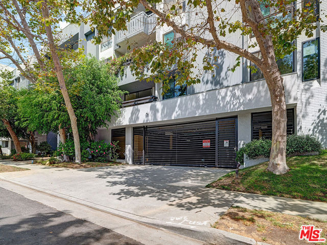 1830 Westholme Avenue, Los Angeles CA: https://media.crmls.org/mediaz/d92e1542-acd4-4fe0-a08b-0aecca01ae5e.jpg