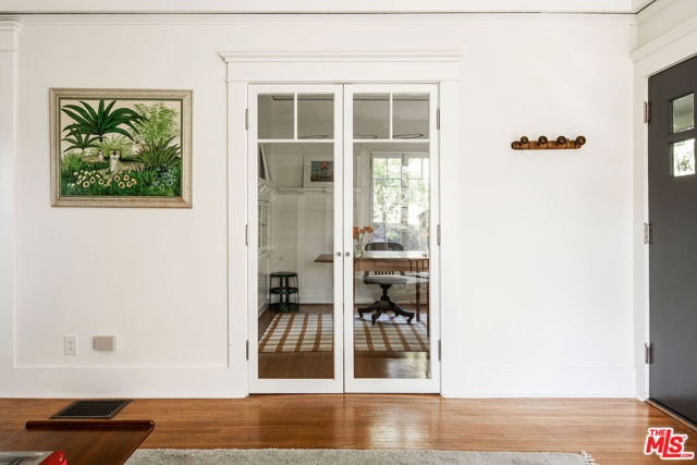 1741 Golden Gate Avenue, Los Angeles CA: https://media.crmls.org/mediaz/d92e4bd2-3550-41e2-bcc2-072a9fa8755b.jpg