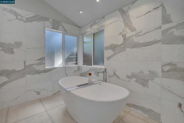 127 Caminar Way, Walnut Creek CA: https://media.crmls.org/mediaz/d92ec5ea-57db-45d5-ba53-30e3f8939d29.jpg