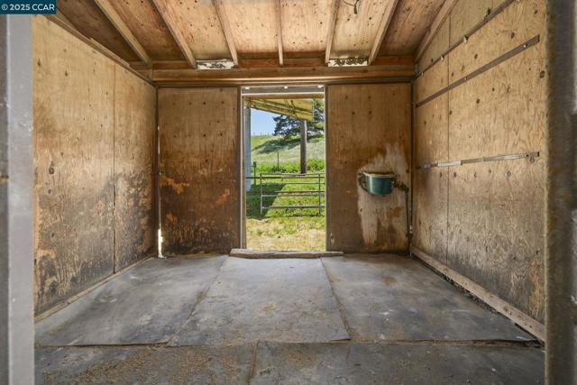 2251 Rancho Del Lago Rd, Martinez CA: https://media.crmls.org/mediaz/d92efe3b-8fa8-4e1e-8300-b9ba0f103dce.jpg