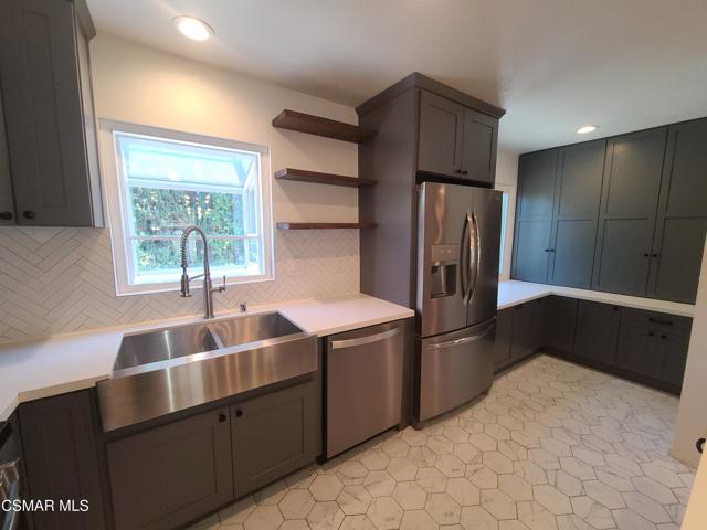 933 21st Street, Santa Monica CA: https://media.crmls.org/mediaz/d92f0034-8227-428f-89e1-5570040b8ff9.jpg