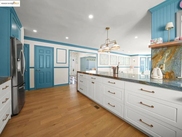 Image 9 of 48 For 8 Skander Ct