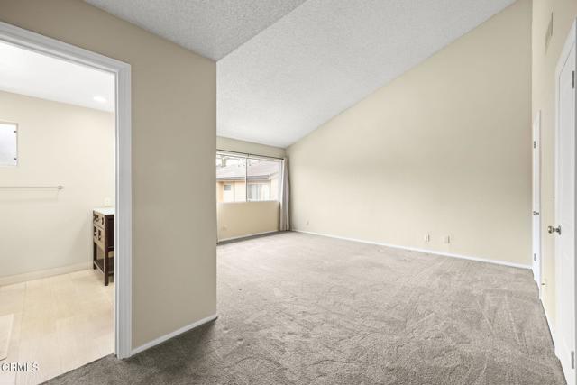 691 County Square Drive, Ventura CA: https://media.crmls.org/mediaz/d93039b2-121a-428e-af6a-5e9bc7690047.jpg