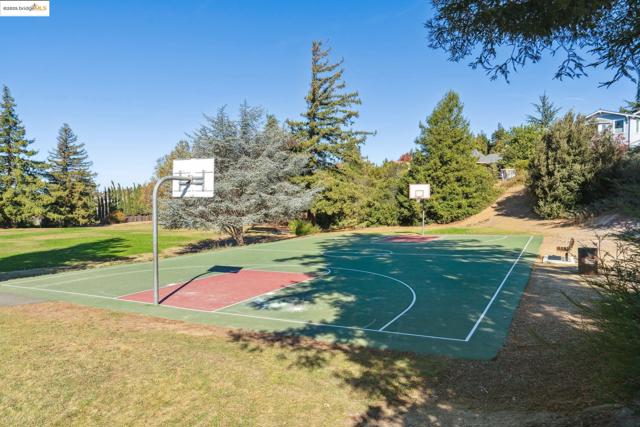1893 Shirley Dr, Benicia CA: https://media.crmls.org/mediaz/d9306e90-271f-44d1-b4df-6db6d6ec15c9.jpg