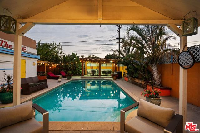 6319 Willowcrest Avenue, North Hollywood CA: https://media.crmls.org/mediaz/d931513a-cf97-4958-a00e-7a50cefb52a9.jpg