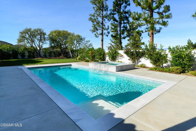 87 Pinecrest Road, Westlake Village CA: https://media.crmls.org/mediaz/d931531e-710f-4bf9-a439-cc2ceca17e7d.jpg