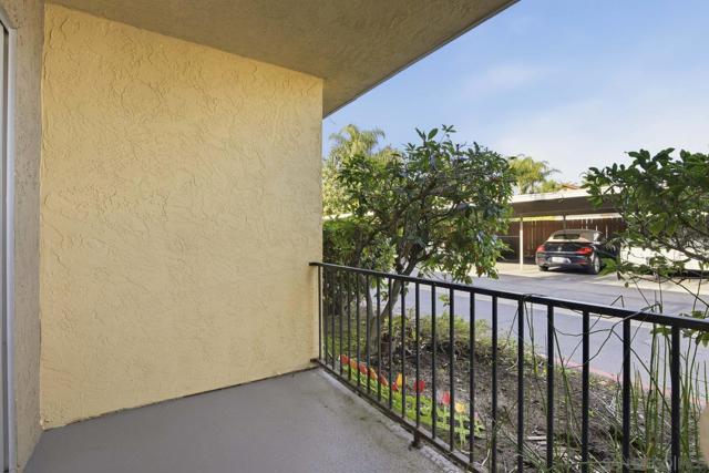 525 N Beech St, Escondido CA: https://media.crmls.org/mediaz/d931c28b-e4f1-47c0-b542-bc4fdb53b18d.jpg