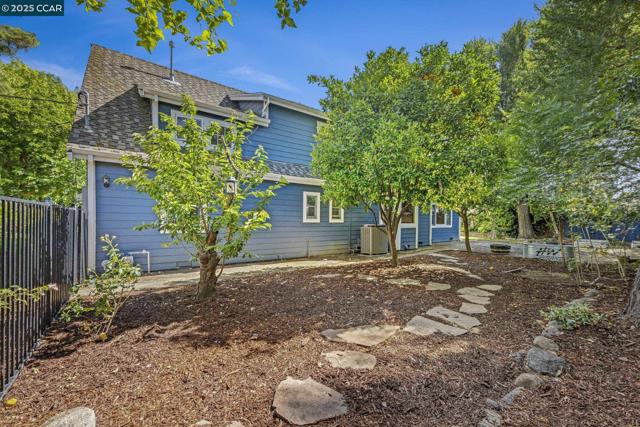 3505 Euclid Ave, Concord CA: https://media.crmls.org/mediaz/d931cba5-05a1-48db-99ac-7f0bb9282870.jpg