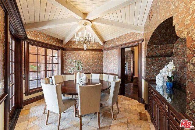 19000 Dorlon Drive, Tarzana CA: https://media.crmls.org/mediaz/d932139d-80c5-4dbe-80df-b08a537ae67a.jpg