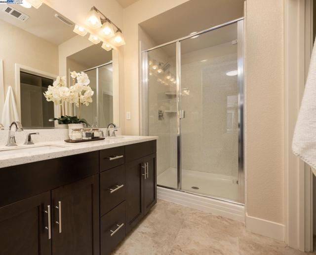 2835 Alvarado Ave, San Mateo CA: https://media.crmls.org/mediaz/d9325f45-532a-4035-a679-827d7b32de18.jpg