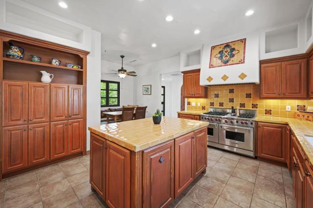 72275 Upper W Way, Palm Desert CA: https://media.crmls.org/mediaz/d9326f72-ca3f-43f0-ac27-7c88be93501b.jpg