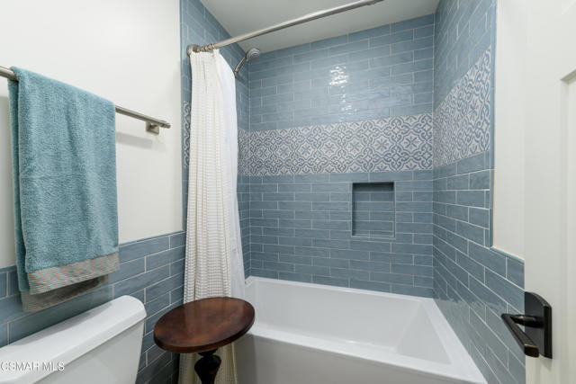 818 Caliente Lane, Ventura CA: https://media.crmls.org/mediaz/d9329e3f-eea9-46fa-b00d-c6991724ad25.jpg