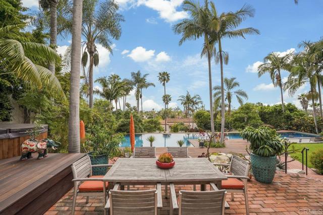 308 Sunset Drive, Encinitas CA: https://media.crmls.org/mediaz/d9331e5d-a44b-41c9-a93d-83e2c81d94f0.jpg