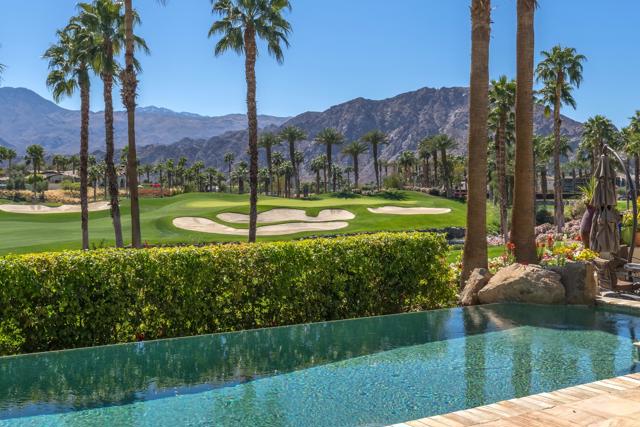 80675 Via Portofino, La Quinta CA: https://media.crmls.org/mediaz/d9334535-1c11-41d5-9b21-5c0c8486bc69.jpg