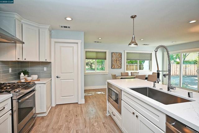 383 Caravelle Dr, Walnut Creek CA: https://media.crmls.org/mediaz/d9336765-eb0d-4ee0-baff-0bbf918538b0.jpg
