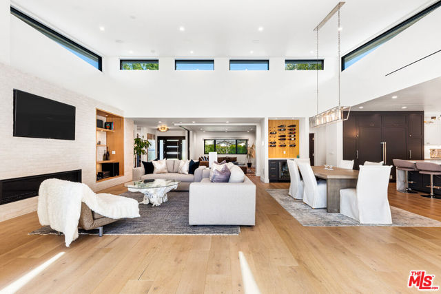 4961 Noeline Avenue, Encino CA: https://media.crmls.org/mediaz/d933d2f6-4b09-4279-a21f-b82cf77e4a1b.jpg
