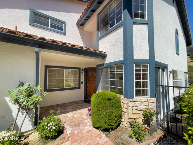 5964 Ruthwood Drive, Calabasas CA: https://media.crmls.org/mediaz/d934d1da-0b33-492b-901a-baf0aff3770a.jpg