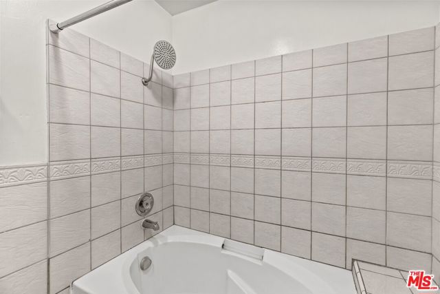 1033 6TH Street, Santa Monica CA: https://media.crmls.org/mediaz/d93530e0-4a85-4a30-9635-62d977fe4214.jpg
