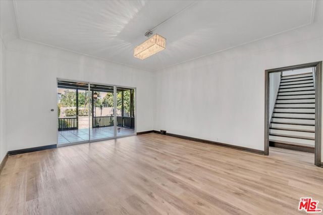 626 N Canon Drive, Beverly Hills CA: https://media.crmls.org/mediaz/d9357078-85ed-4bf8-a7fb-333b1522d894.jpg