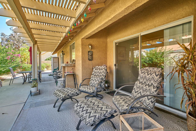 33853 Drifting Sands Circle, Thousand Palms CA: https://media.crmls.org/mediaz/d9359fcc-7af8-4528-8012-0cb688b13f5d.jpg