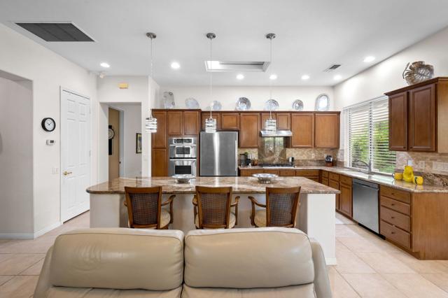 78467 Sterling Lane, Palm Desert CA: https://media.crmls.org/mediaz/d935ef9b-4938-46c5-8332-92c1c075a39b.jpg