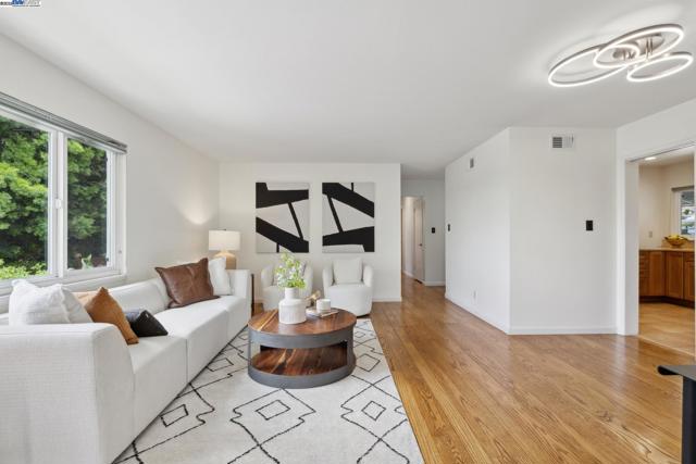 30113 Treeview St, Hayward CA: https://media.crmls.org/mediaz/d935f645-b584-4f05-a082-ec128fdfbdda.jpg