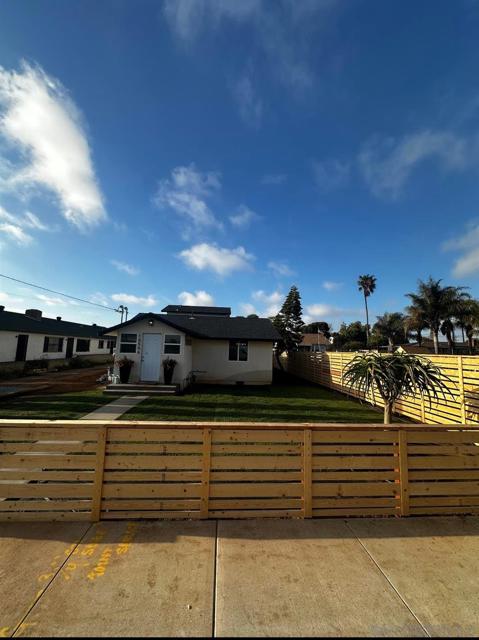 1656 Evergreen Ave, San Diego CA: https://media.crmls.org/mediaz/d9362b9c-a39a-46e7-bdb1-cdf4f59d0c58.jpg