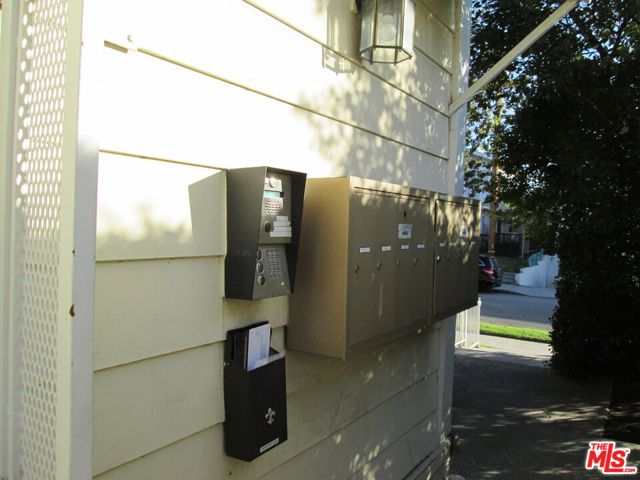 519 Raleigh Street, E photo 5