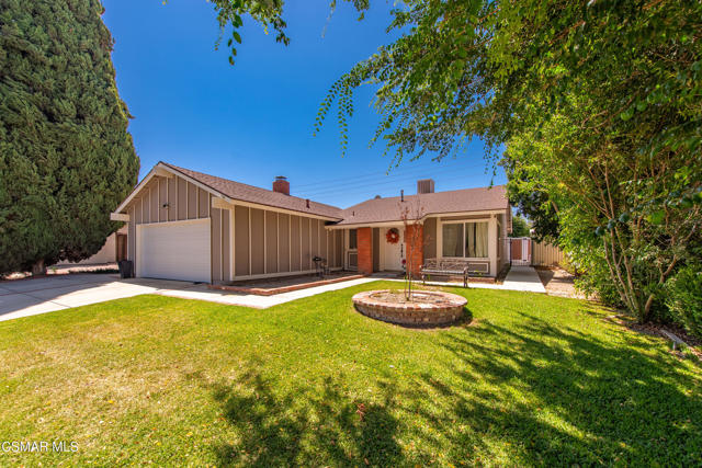 3268 Hilldale Avenue, Simi Valley CA: https://media.crmls.org/mediaz/d9366431-038f-42a4-a1a6-44356ed7ddf1.jpg