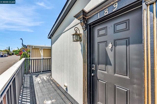 189 Suez Dr, Pacheco CA: https://media.crmls.org/mediaz/d936769d-904a-42f7-a6ec-8675dc937205.jpg