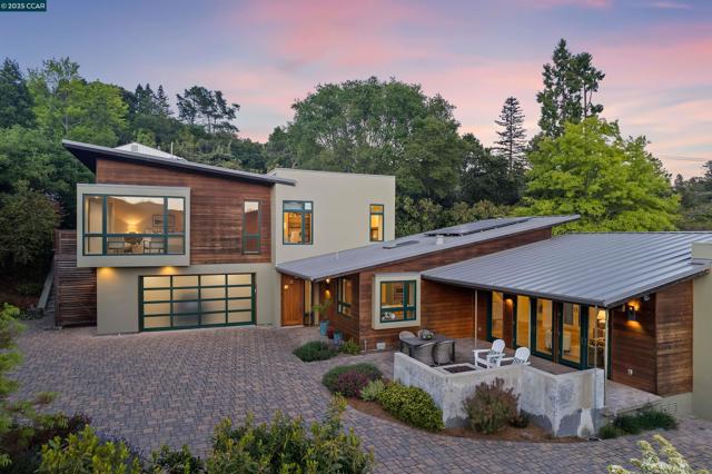 53 Tara Rd, Orinda CA: https://media.crmls.org/mediaz/d936d1db-5a4a-4594-a32d-900ca7be1a79.jpg
