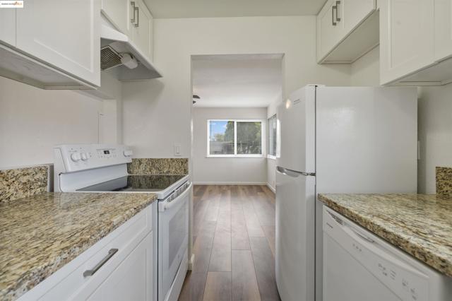 100 Carolina St, Vallejo CA: https://media.crmls.org/mediaz/d937098a-11e7-49e4-bb55-c371bec61398.jpg