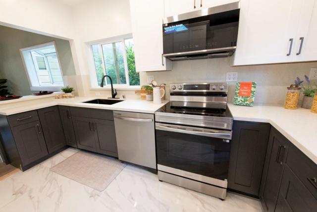58 Monterey Boulevard, San Francisco CA: https://media.crmls.org/mediaz/d9370b2b-cb6c-434b-ba88-899ed8edc1d7.jpg